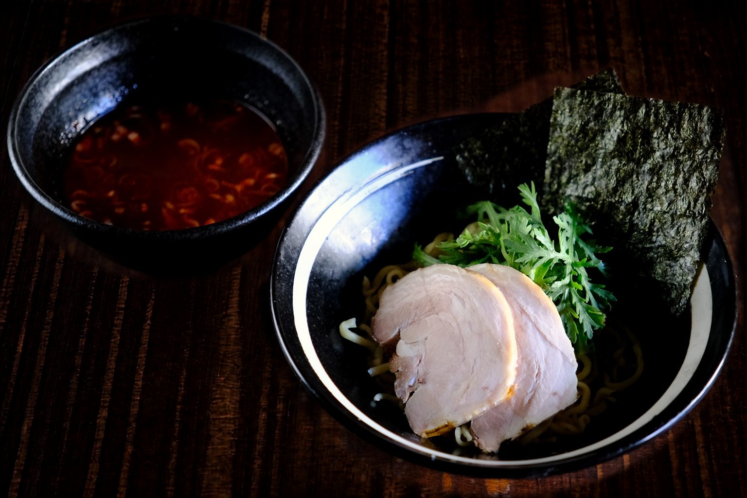 赤丸辣味鹽味沾麵 — 加入鮮辣醬汁，香氣鮮明的鹽味沾麵。